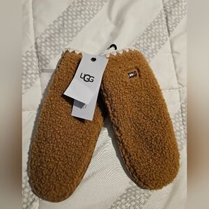 UGG Chestnut Sherpa Mittens NWT L/XL